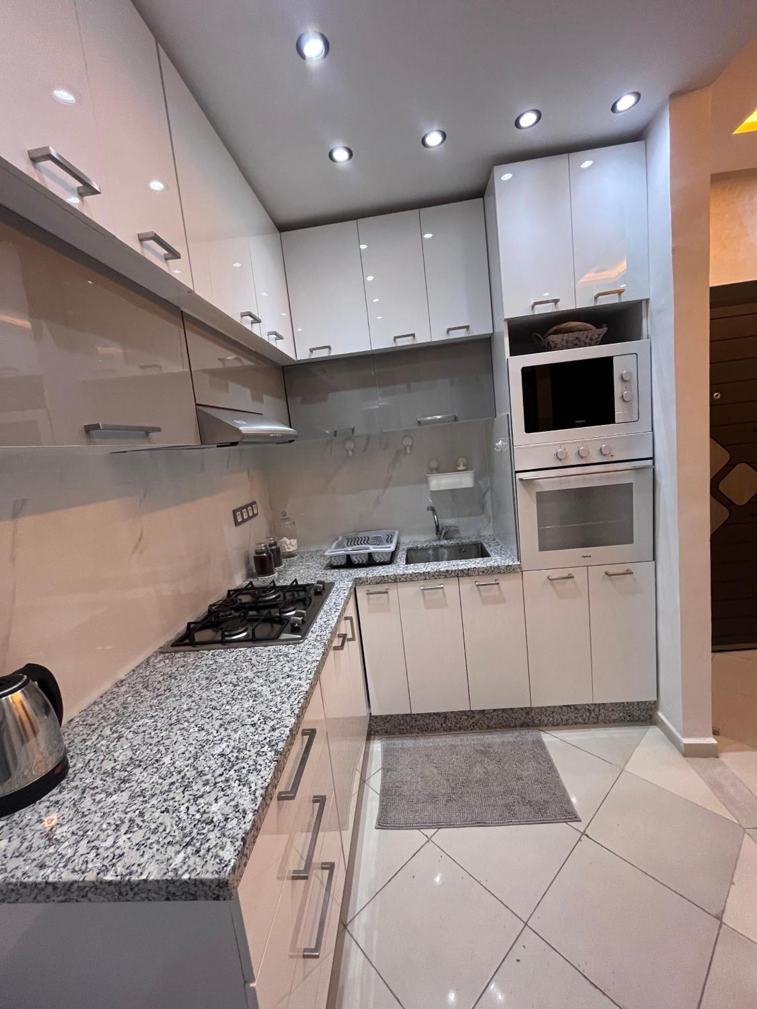 Apartment Renove Avec Style Et Parking Surveille Marrakesch